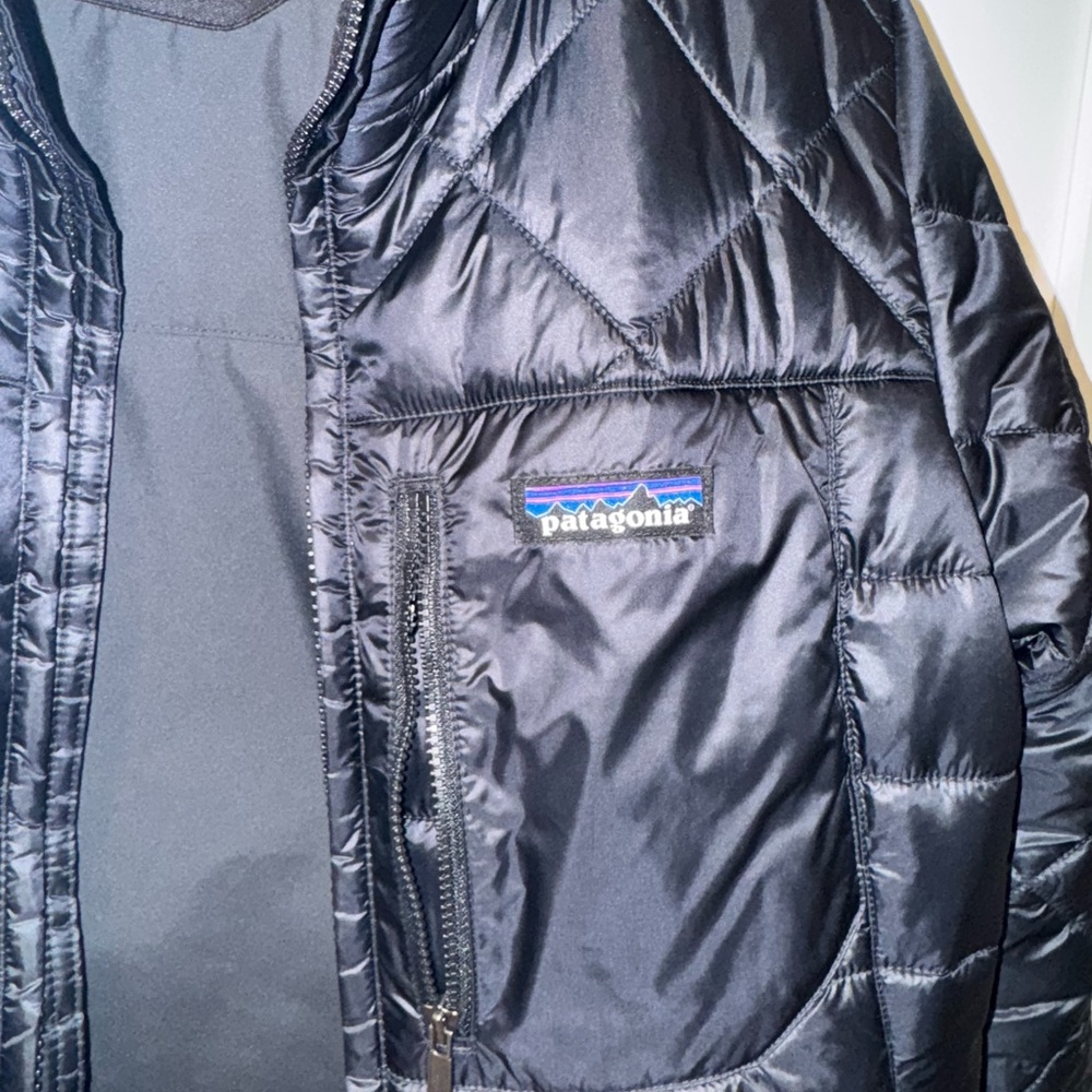 Patagonia Women's Black Puffer Jacket - Picture 6 of 13